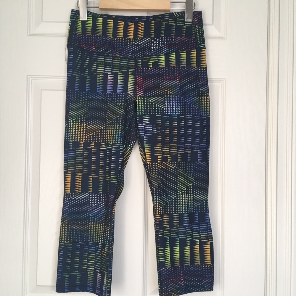 Patagonia women’s medium rainbow geometric cropped leggings
